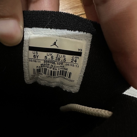 Retro Jordan Low Grade School Sz 6Y Black and White ACCEPTING ALL OFFERS - Picture 4 of 9